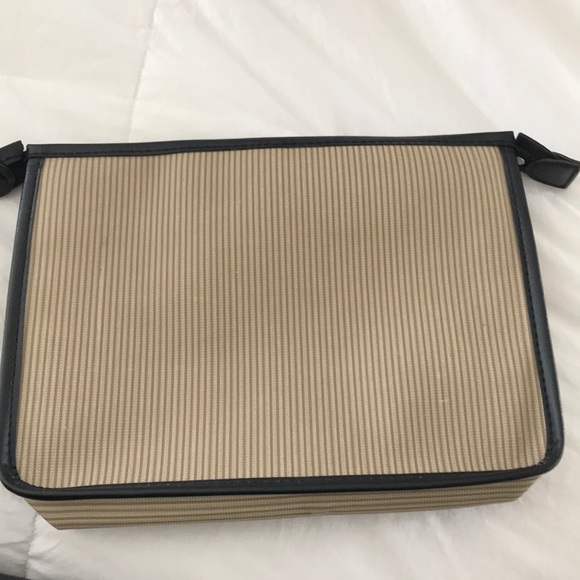 Authentic Fendi makeup bag - Picture 3 of 13